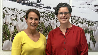 Die beiden Referentinnen: Die Präsidentin der Mitte Frauen Graubünden, Sandra Baltermia Guetg (r.), mit Landrätin und Grossrätin Seraina Mani. 