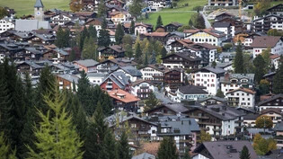 Die Gemeinde Klosters-Serneus will das Gesetz über den Erwerb von Ferienwohnungen durch Personen im Ausland aufheben.