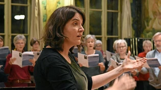 Hochkonzentriert: Der Kammerchor unter der Leitung von Katharina Jud feilt am Programm «Licht»