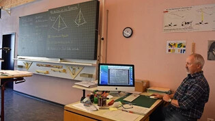 Man kann auch ein analoges Tafelbild hochladen: Hans Schegg organisiert seinen Unterricht mit vielfältigen Mitteln am PC.