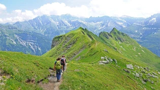 Lust auf die Bergwelt: Visit Glarnerland setzt in der ersten Ausgabe des neuen Magazins den Fokus aufs Wandern. 