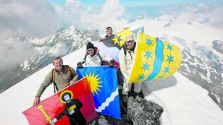 Am Ziel: Röbi Marti (zuvorderst), gefolgt von Thomas Hefti, Martin Laupper und Christian Marti stehen auf dem Gipfel des Tödi. 