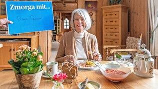 Bacon and eggs: Für das Zmorga-Interview hat Diane Conrad-Daubrah in St. Moritz ein Frühstück wie in ihrer ursprünglichen Heimat England vorbereitet.