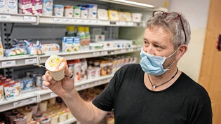 Explosive Joghurts: Sepp Gössi rät seinen Kunden, das Verfallsdatum zu überprüfen