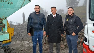 Ortstermin: Serif Yildiz besucht mit seinen Söhnen Yavuz (links) und Yusuf (rechts)...