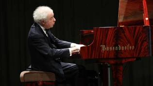 Pianist von Weltrang: Sir András Schiff – hier bei seinem Rezital im Vorjahr –will sich erst kurz vor dem Konzert entscheiden, was er in Klosters spielen wird.