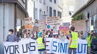 Wieder auf die Strasse: Die Bündner Klimabewegung will am 25. März für weitere Massnahmen gegen die Erderwärmung demonstrieren – wie zuletzt am 25. September. 
