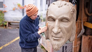 Millimeterarbeit: Die Künstlerin Jacky Orler hat den Kopf des Fridolins aus Ton modelliert.