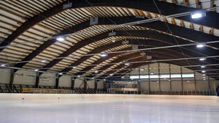 Gemeinde plant Kauf: In einer Konsultativabstimmung hat die Grüscher Gemeindeversammlung die Übernahme der Eishalle durch die Kommune befürwortet.