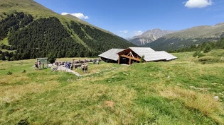 Alpwirtschaft: Die Alp Tamangur ist laut Landschaftsschutz Schweiz mit ihrem Bautypus die einzige ihrer Art, die sich bis heute erhalten hat. Nach einer Renovation wurde sie am Samstag wieder eröffnet.