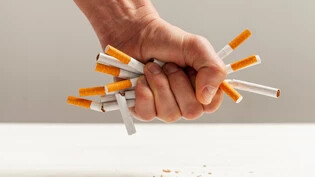 Zigaretten als Laster: Werft eure Zigaretten weg und zieht gemeinsam durch.
