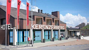 HRK zu SZK: Das «Hotel Restaurant Kerenzerberg» soll von innen und aussen auch optisch voll in das Sportzentrum Kerenzerberg integriert werden, das der Zürcher Kantonalverband für Sport in Filzbach betreibt.
