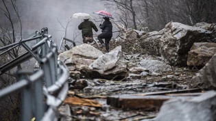 Erdrutsch: Ein Erdrutsch auf der Calancastrasse versperrte im Dezember 2022  die Zufahrt ins Calancatal. Die Strasse wurde  verschüttet und mehrere hundert Menschen im Tal waren von der Aussenwelt abgeschnitten