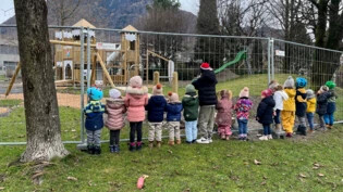 Kinder bleiben aussen vor: Seit Dezember ist der Spielplatz an der Bernhard-Simon-Strasse wegen einer Beschwerde abgesperrt.
