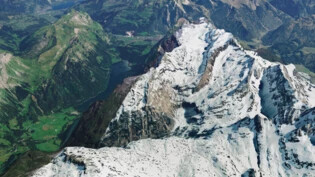 Auf dem Weg Richtung Ruchen: Bei einem Lawinenniedergang in den Glarner Alpen ist am Samstag ein Skitourenfahrer ums Leben gekommen.