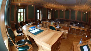 Der grosse Gerichtssaal: Das Glarner Obergericht tagt vor einer beeindruckenden Kulisse.