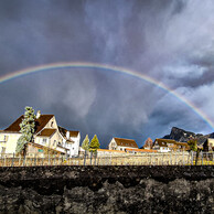 Prächtiger Regenbogen über Maienfeld.