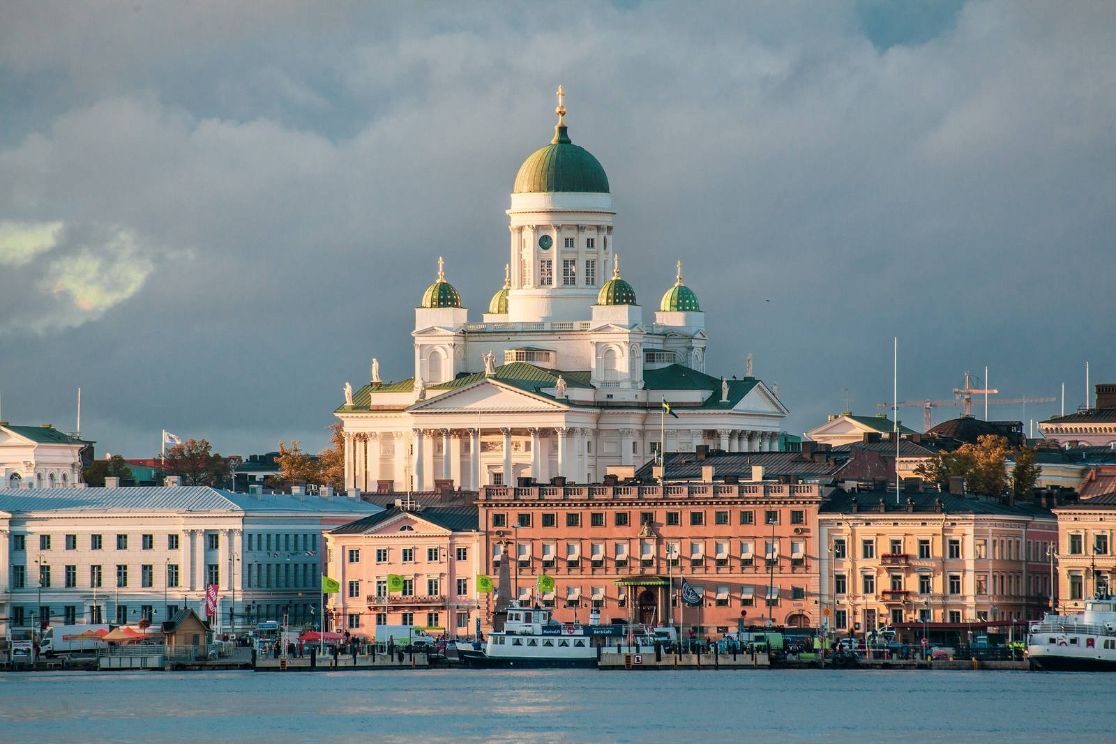 Der Dom von Helsinki ist das weithin sichtbare Wahrzeichen der finnischen Hauptstadt.