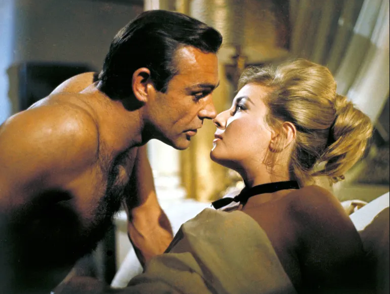 Der erste James Bond: In «Liebesgrüsse aus Moskau» knistert es zwischen Sean Connery und Daniela Bianchi.